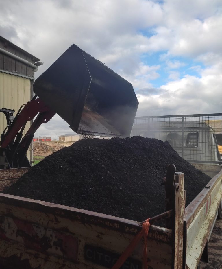 Distribution de compost normé aux agriculteurs