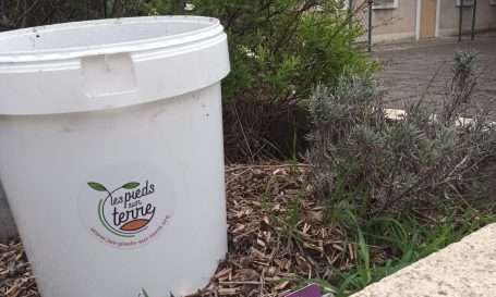 Distribution de compost normé aux particuliers par Les Pieds sur Terre